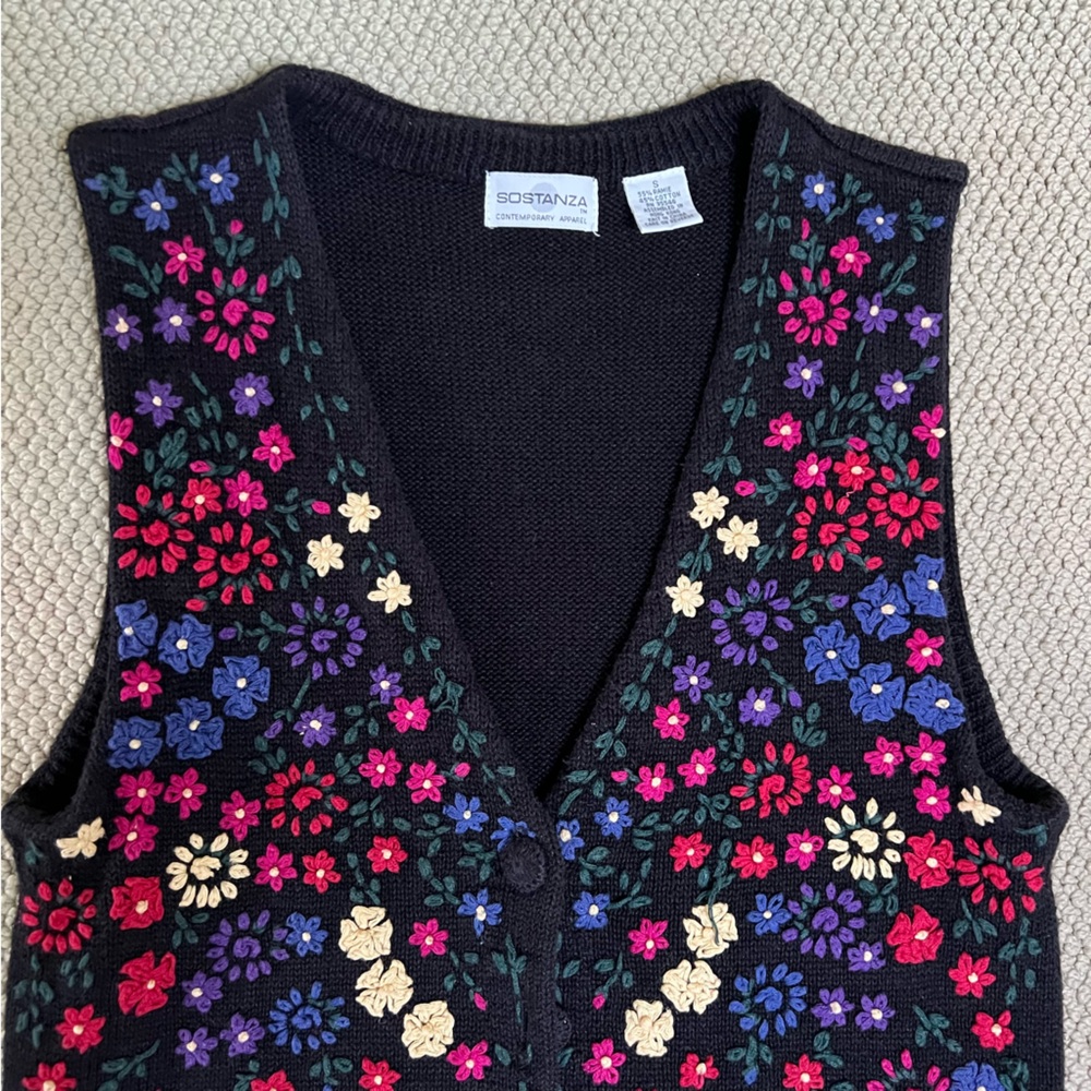 Vintage Floral Knit Vest - Picture 3 of 9